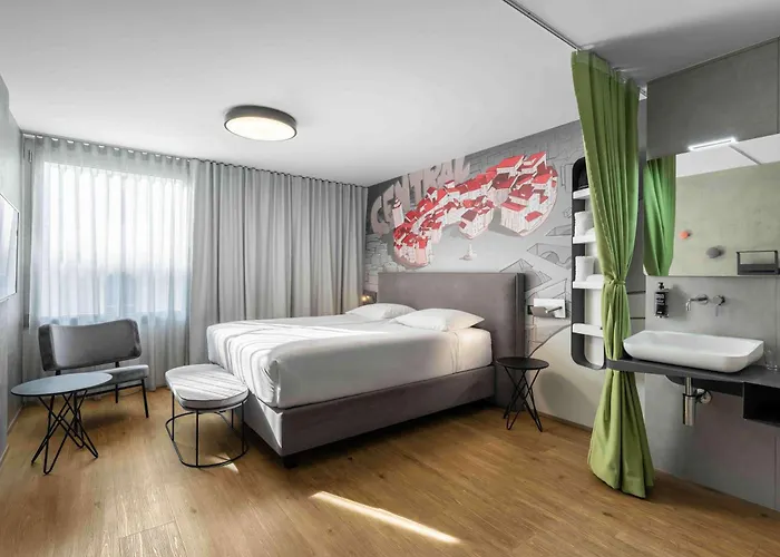 Central Hotel Superior